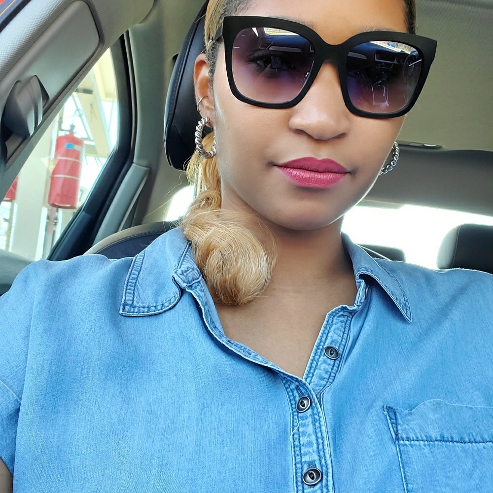 Meet your Posher, Toni-ann